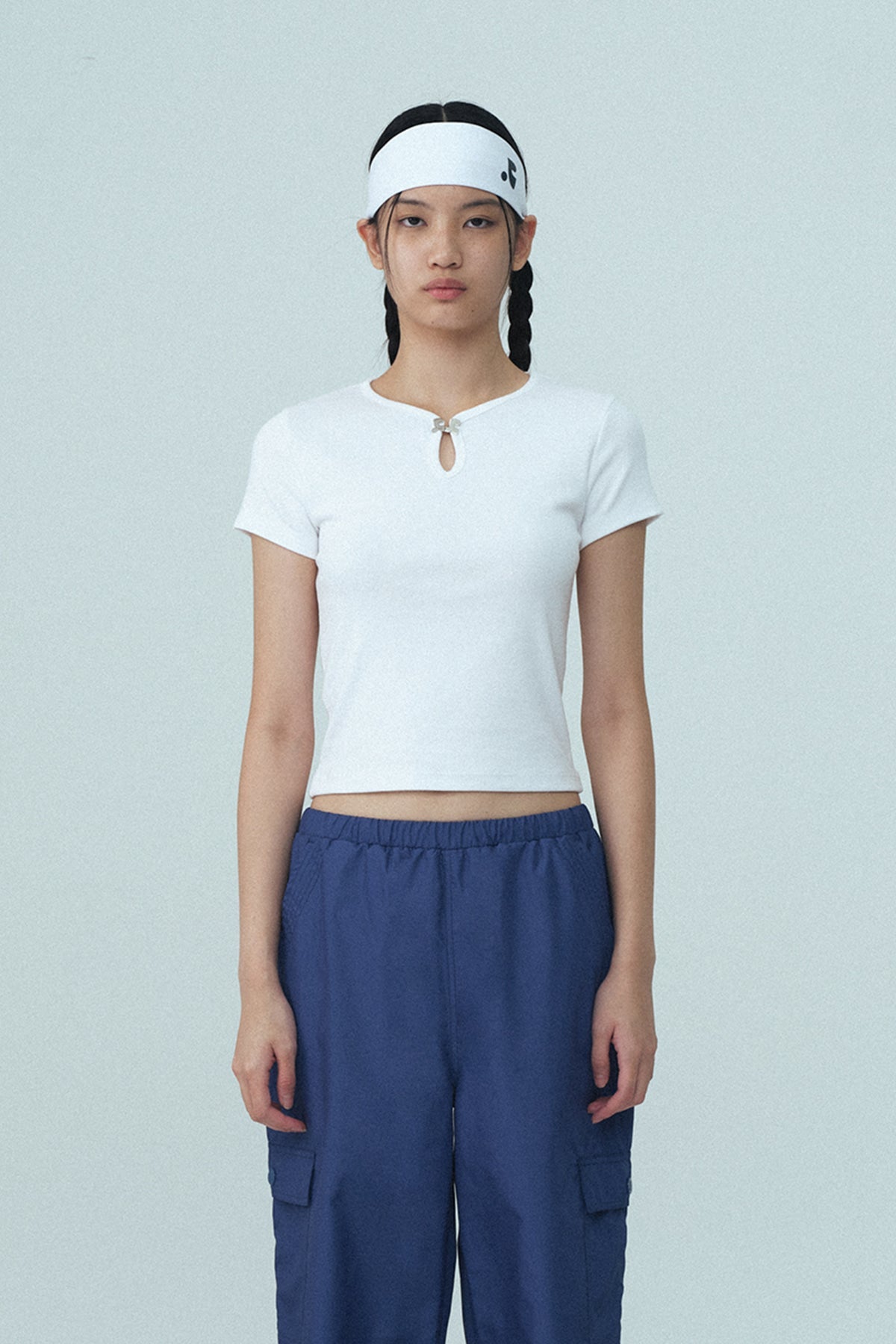 U-NECK LOGO CLIP TOP - WHITE