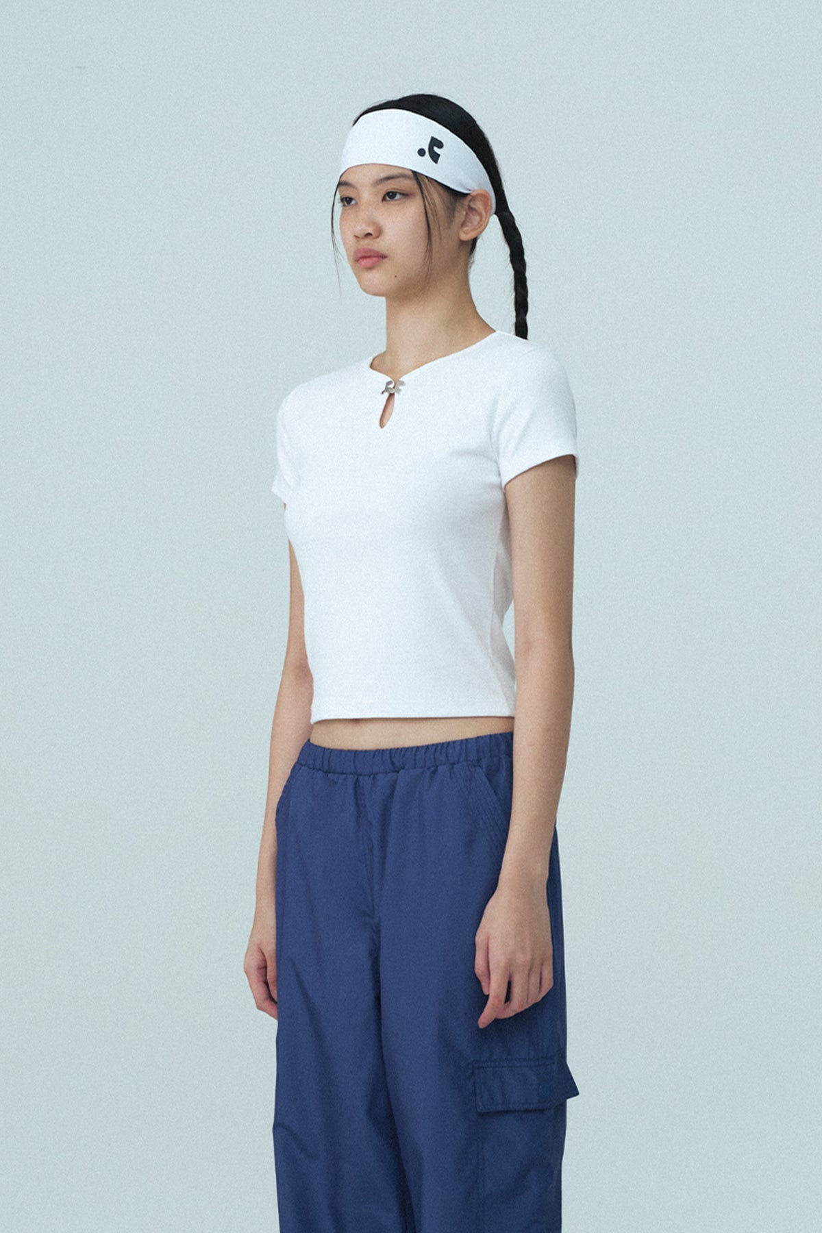 U-NECK LOGO CLIP TOP - WHITE