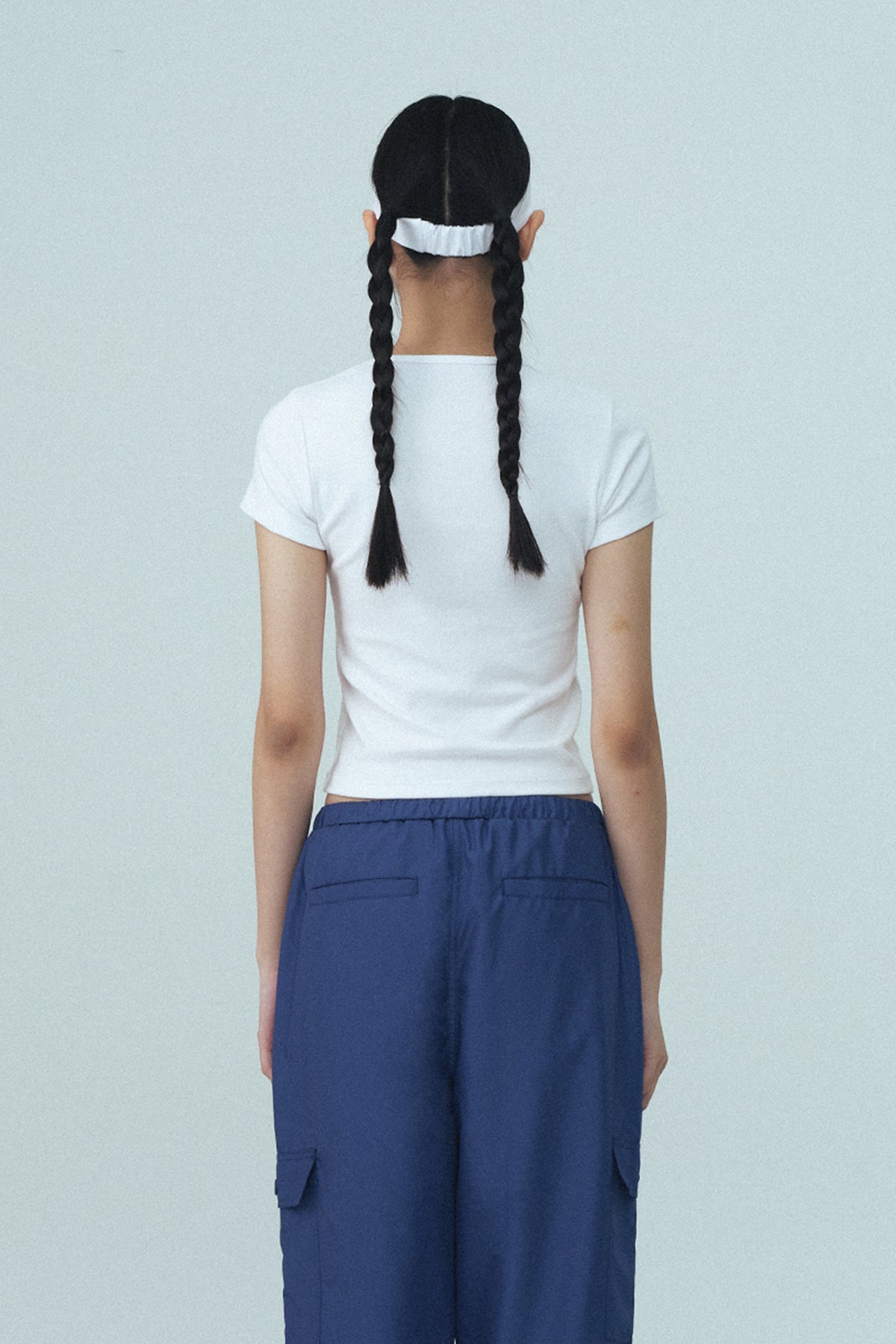 U-NECK LOGO CLIP TOP - WHITE
